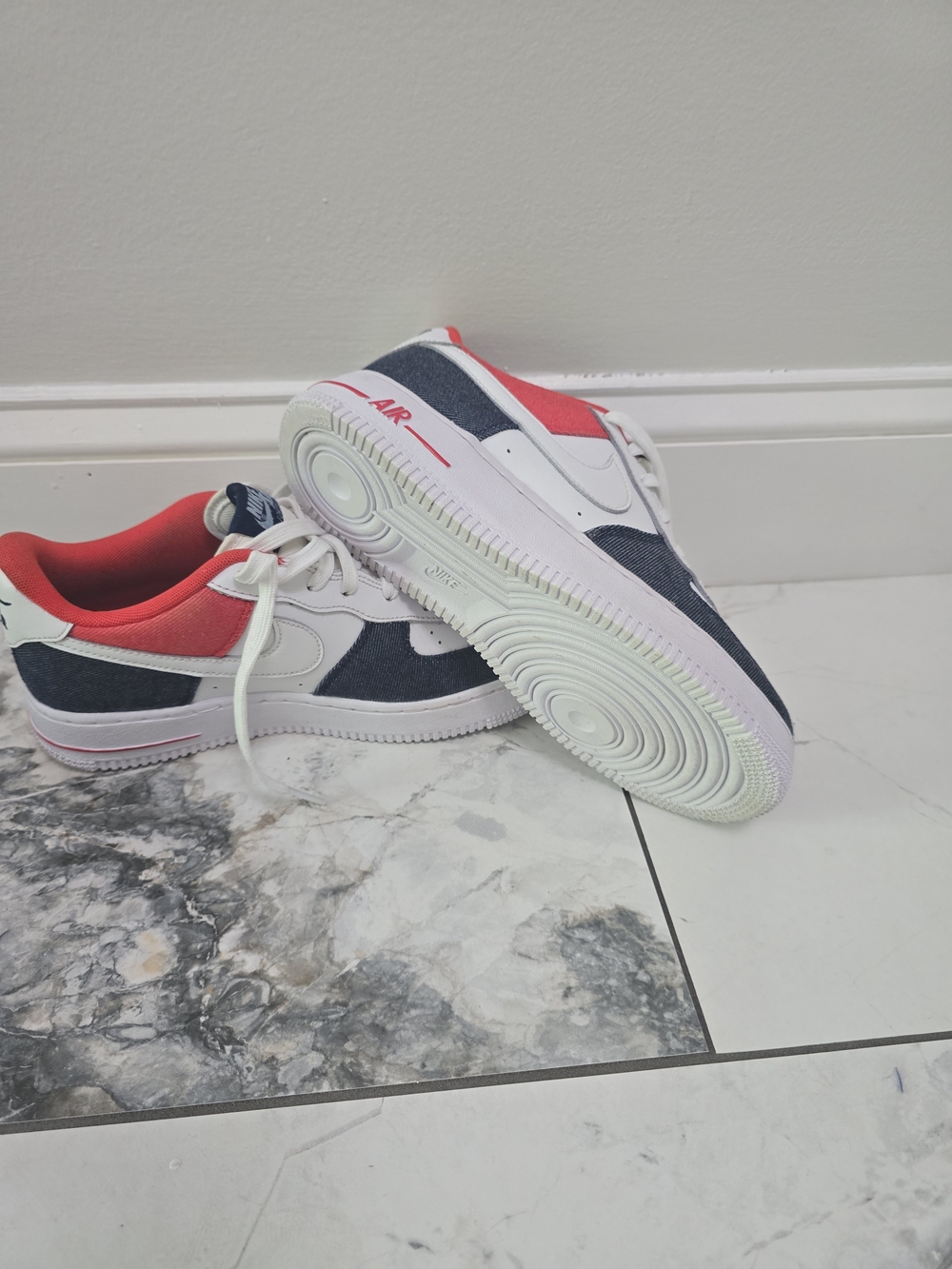 Nike Air Force 1 White, Red & Denuim Sneakers - LIKE NEW - Rare ITEM - Picture 6 of 9